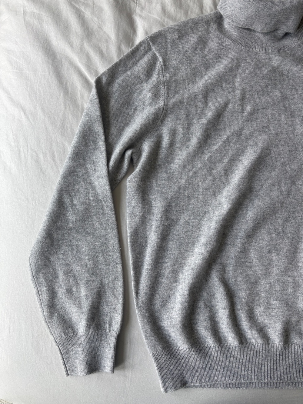 Neiman Marcus Cashmere Sweater Platinum Grey XL NWT - Picture 4 of 7